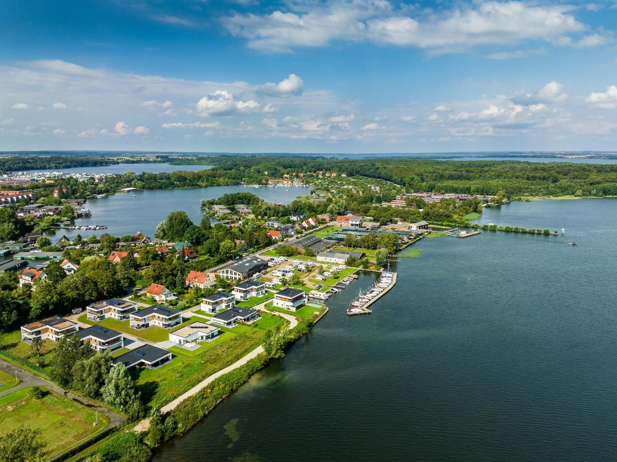 Hangar 19 Luxusbungalow Am See H8 Шверин Экстерьер фото